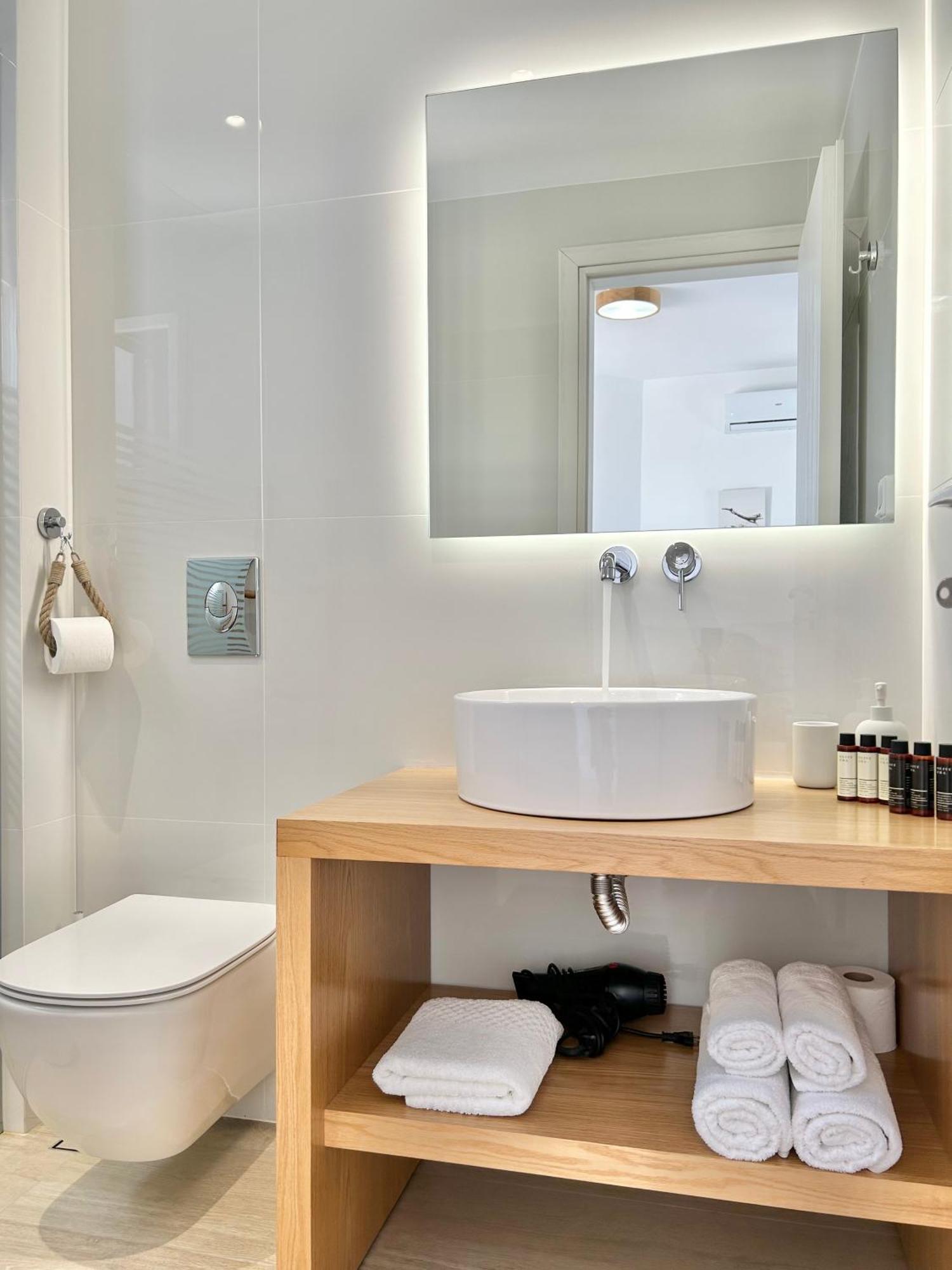 Anita Rooms & Suites Milos Adamantas Eksteriør billede